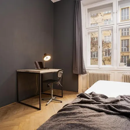 Days - 2bdr - Bright - Quiet Area Apartmán